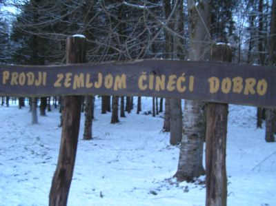 "Vandra genom världen och gör gott". I Romerska skogen.